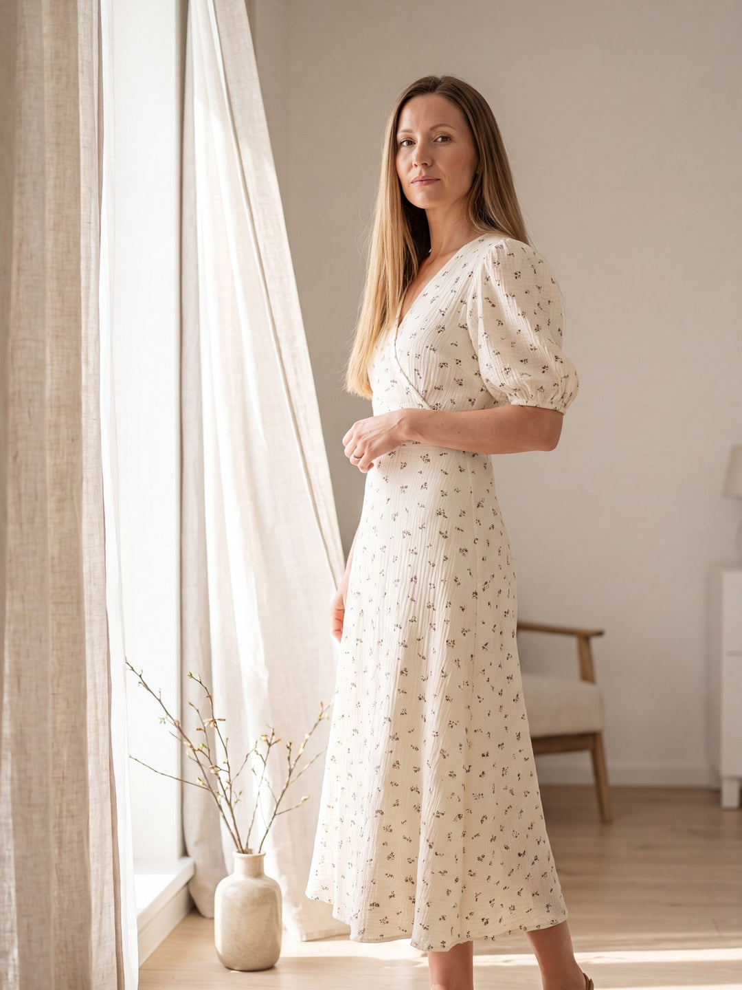 Sofia krämvit blommig midiklänning med hög midja – lissendra.com
