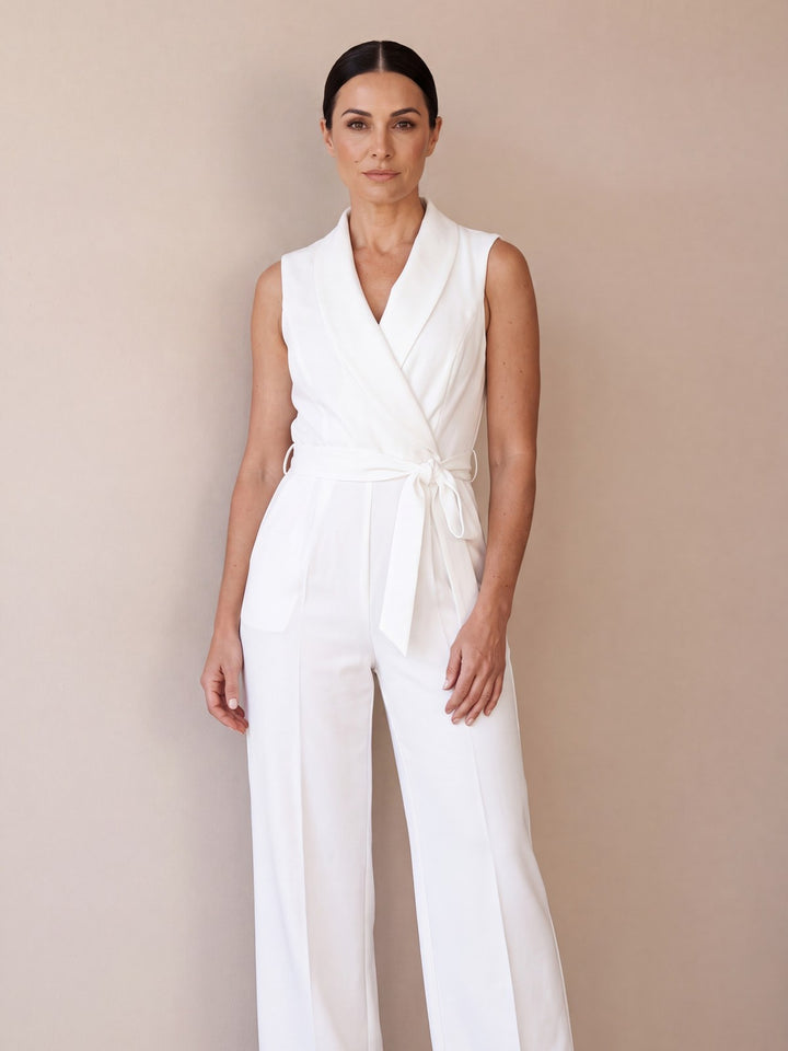 Nova vit omlott jumpsuit med vida ben och knytskärp – lissendra.com
