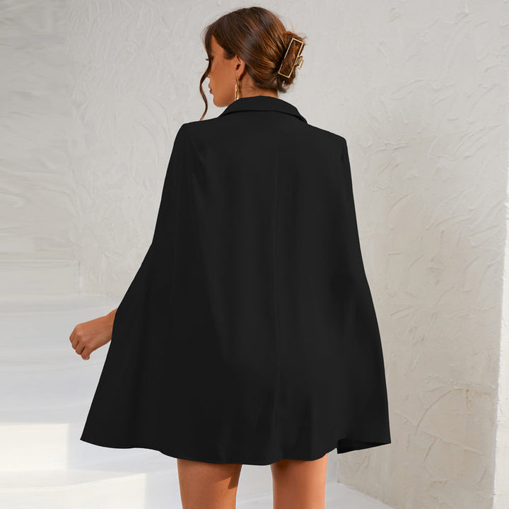Elegant Cape Blazer Miniklänning med Guldknappar &amp; Midjebälte | Dramatisk Stil för Speciella Tillfällen 4