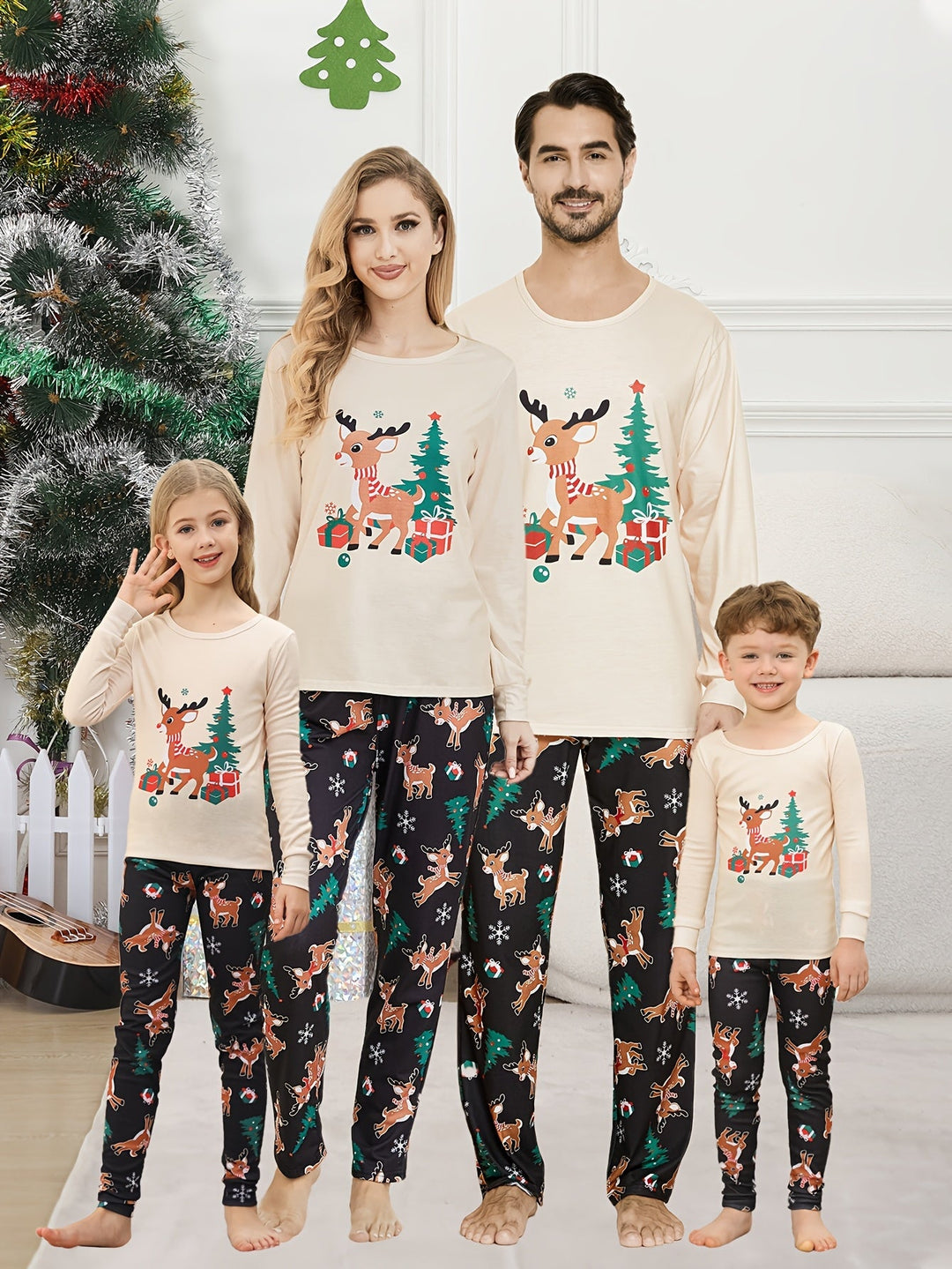 Familjepyjamas | Beige Julpyjamas med Renmotiv och Mjuk Tyg | Bekväm Passform för Alla Åldrar 0