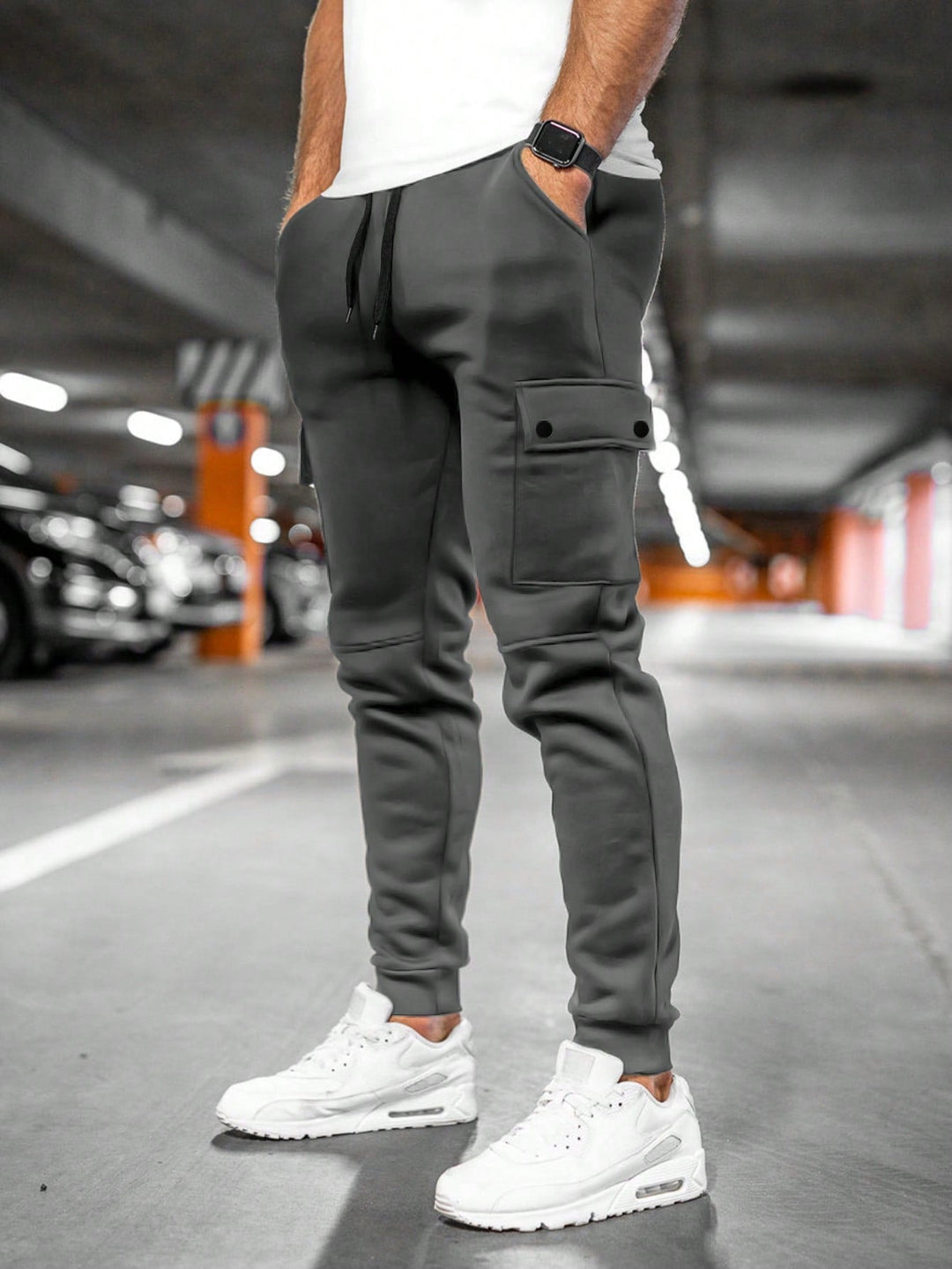 Slim Fit Joggingbyxor med Lastfickor och Elastisk Midja | Modern Design för Aktiv Livsstil 3