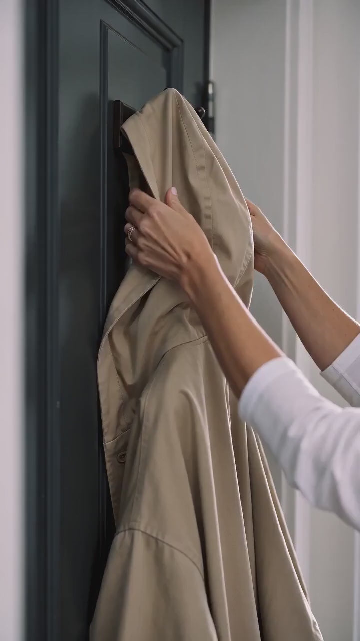 Video: oversized regnkappa med huva i beige